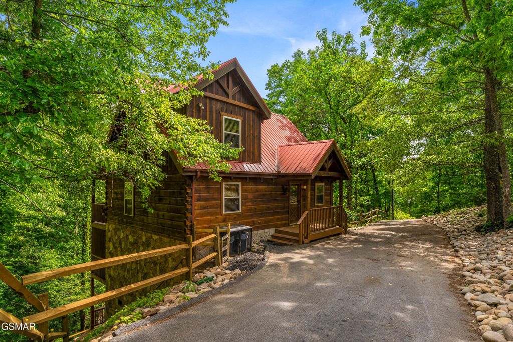 459 Ownby Circle, Gatlinburg, TN 37738