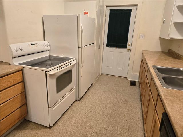 102 E Peoria Street, Paola, KS 66071