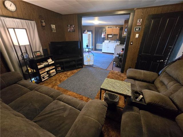 102 E Peoria Street, Paola, KS 66071