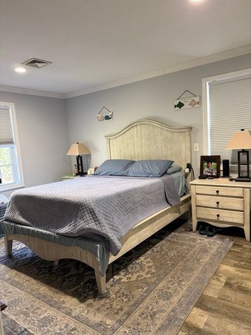 101 Brigantine Dr, Falmouth, MA 02536