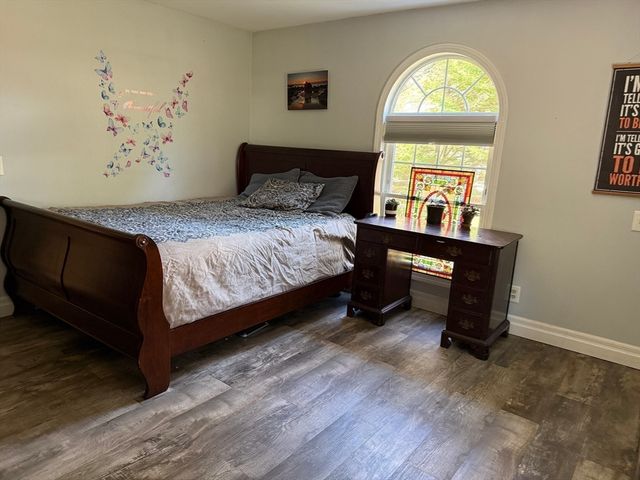 101 Brigantine Dr, Falmouth, MA 02536