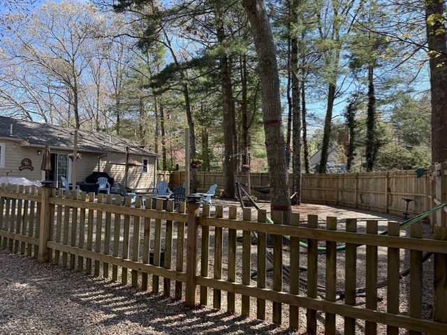 101 Brigantine Dr, Falmouth, MA 02536
