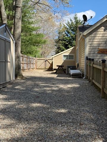 101 Brigantine Dr, Falmouth, MA 02536