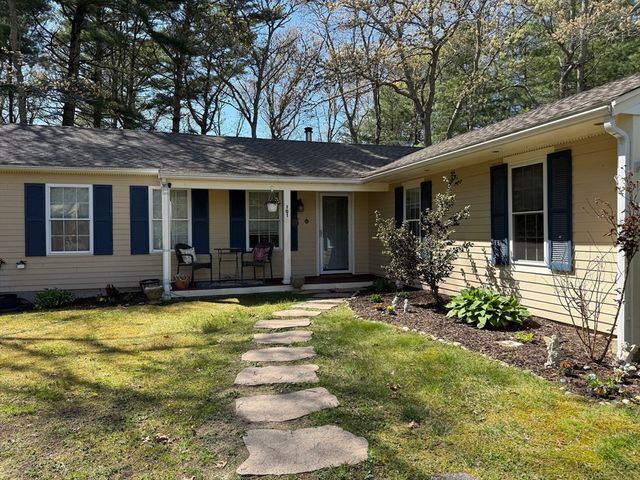101 Brigantine Dr, Falmouth, MA 02536