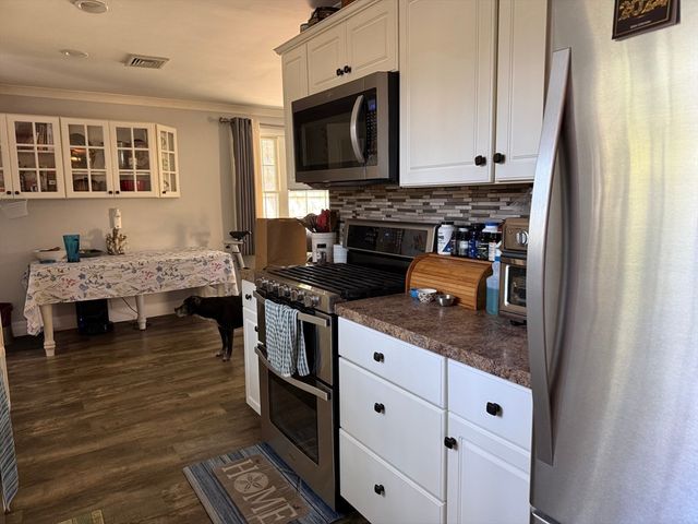 101 Brigantine Dr, Falmouth, MA 02536