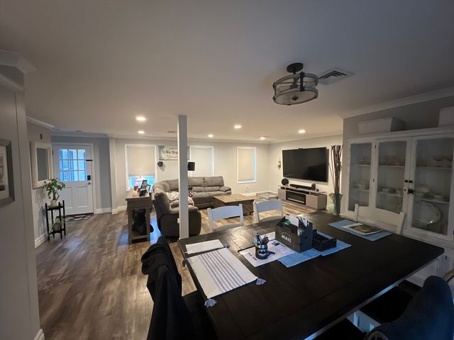 101 Brigantine Dr, Falmouth, MA 02536
