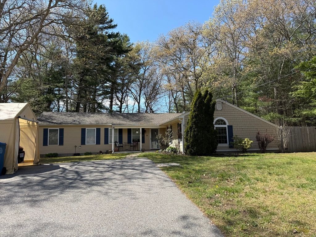 101 Brigantine Dr, Falmouth, MA 02536