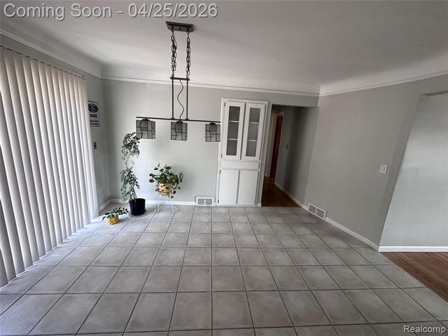 28347 Los Olas Drive, Warren, MI 48093