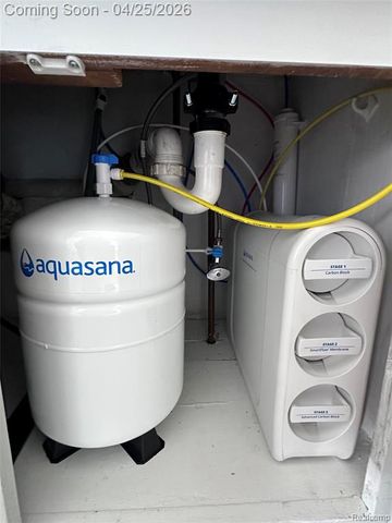 28347 Los Olas Drive, Warren, MI 48093