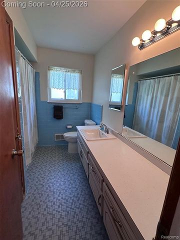 28347 Los Olas Drive, Warren, MI 48093