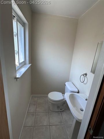 28347 Los Olas Drive, Warren, MI 48093