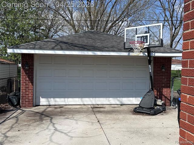 28347 Los Olas Drive, Warren, MI 48093