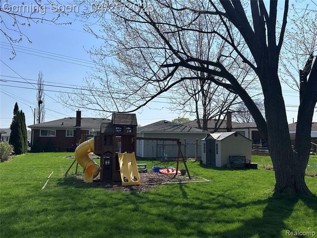 28347 Los Olas Drive, Warren, MI 48093