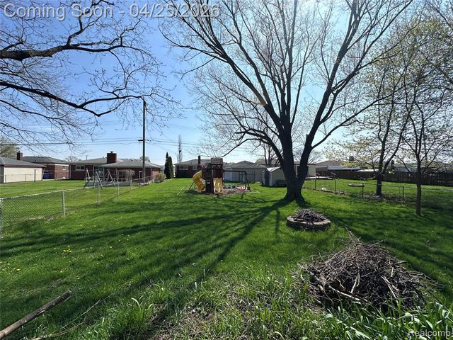 28347 Los Olas Drive, Warren, MI 48093