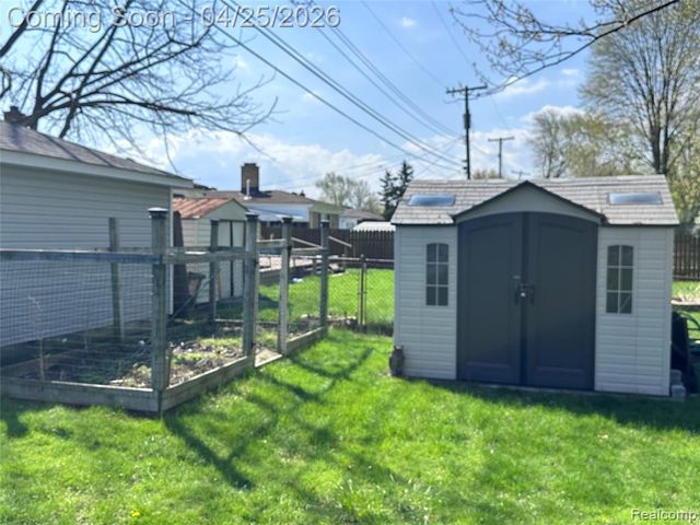 28347 Los Olas Drive, Warren, MI 48093