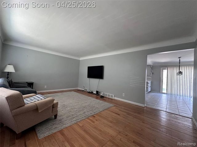 28347 Los Olas Drive, Warren, MI 48093
