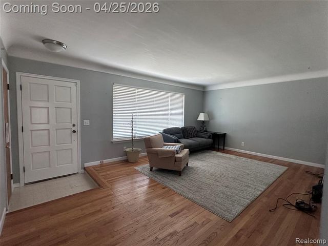 28347 Los Olas Drive, Warren, MI 48093