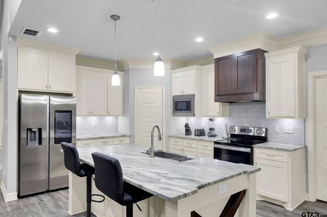9043 E Lakeshore, Tyler, TX 75709