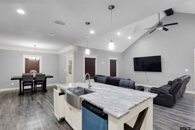 9043 E Lakeshore, Tyler, TX 75709