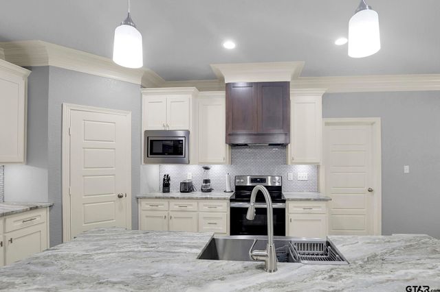 9043 E Lakeshore, Tyler, TX 75709