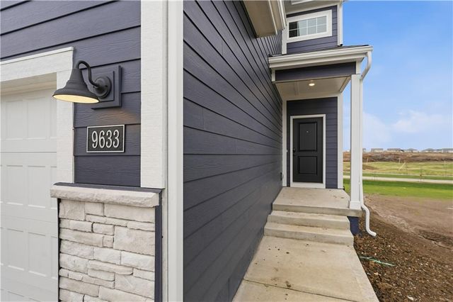 9633 N Colrain Avenue, Kansas City, MO 64154