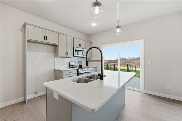 9633 N Colrain Avenue, Kansas City, MO 64154