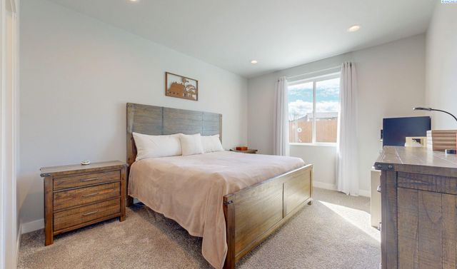 1923 W 39th Avenue, Kennewick, WA 99336