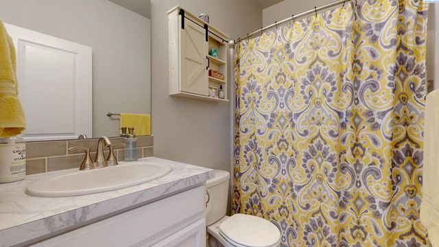 1923 W 39th Avenue, Kennewick, WA 99336