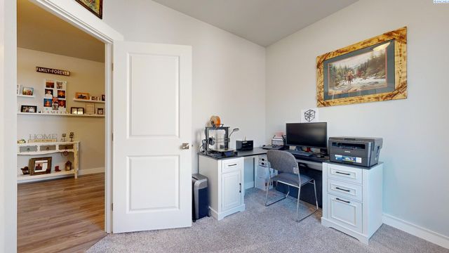 1923 W 39th Avenue, Kennewick, WA 99336