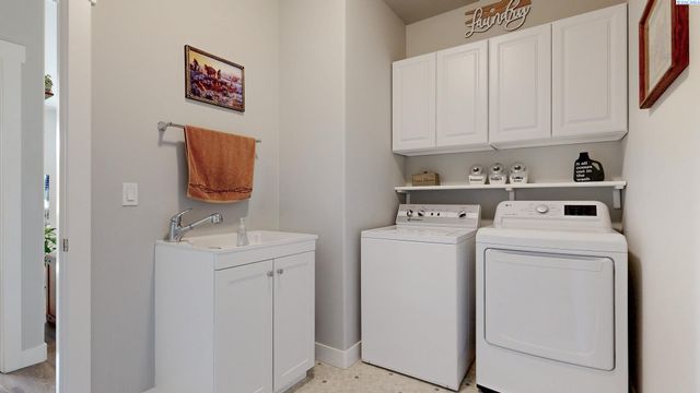 1923 W 39th Avenue, Kennewick, WA 99336