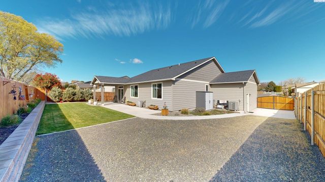 1923 W 39th Avenue, Kennewick, WA 99336