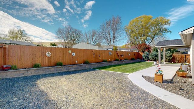 1923 W 39th Avenue, Kennewick, WA 99336