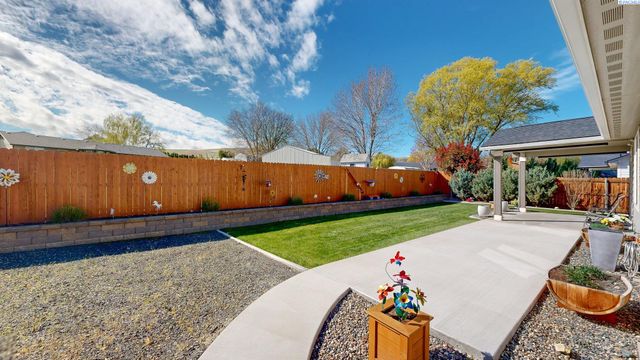 1923 W 39th Avenue, Kennewick, WA 99336