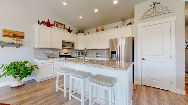 1923 W 39th Avenue, Kennewick, WA 99336