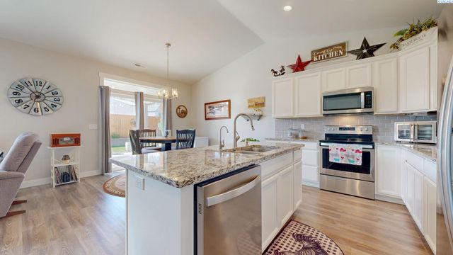 1923 W 39th Avenue, Kennewick, WA 99336