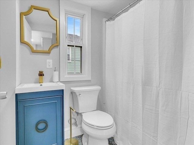 42 School St 2, Salem, MA 01970
