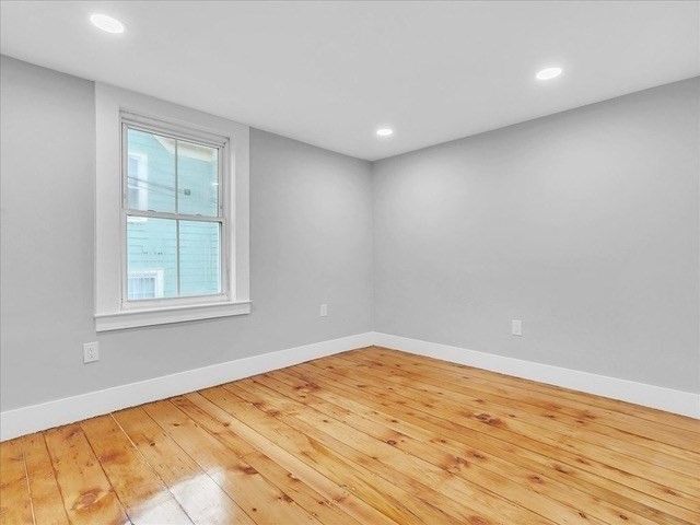 42 School St 2, Salem, MA 01970