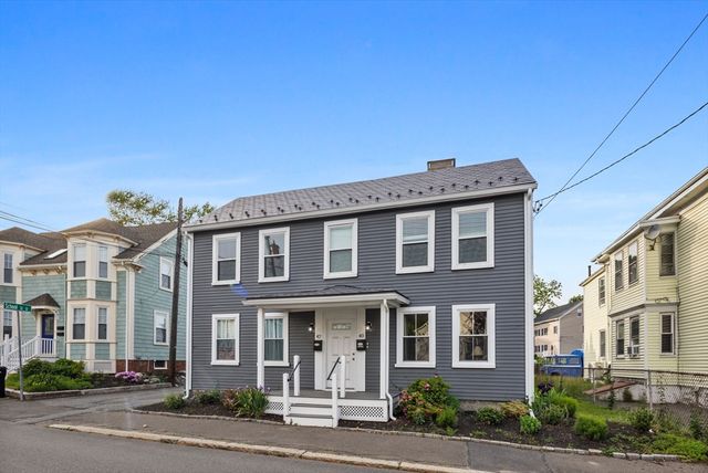 42 School St 2, Salem, MA 01970