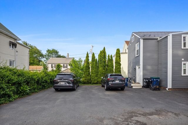 42 School St 2, Salem, MA 01970