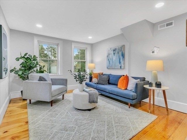 42 School St 2, Salem, MA 01970