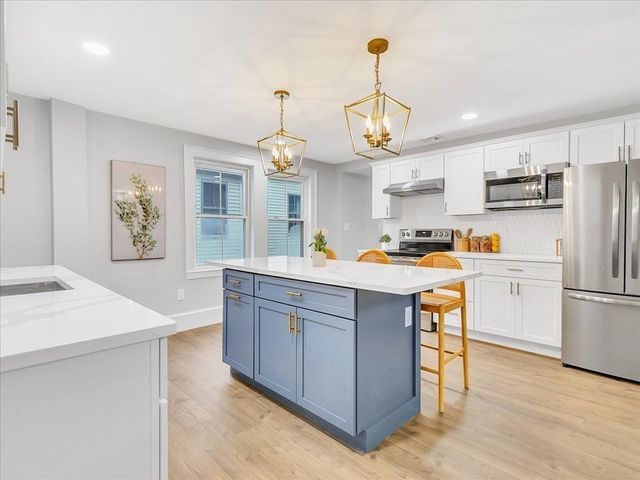 42 School St 2, Salem, MA 01970