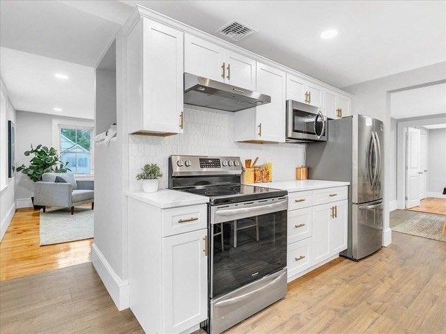 42 School St 2, Salem, MA 01970