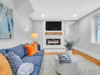 42 School St 2, Salem, MA 01970
