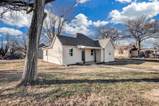 1203 N Logan St, Newton, KS 67114