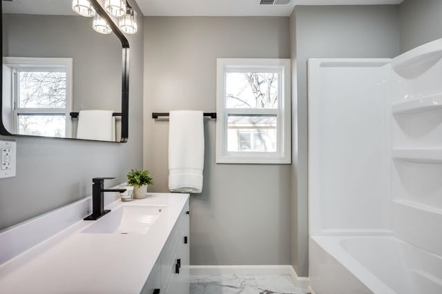 1203 N Logan St, Newton, KS 67114