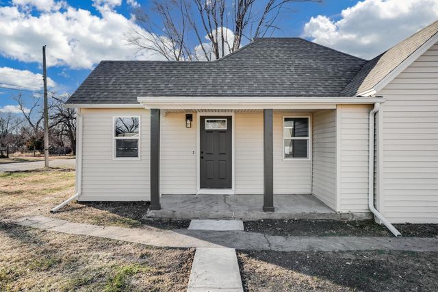 1203 N Logan St, Newton, KS 67114