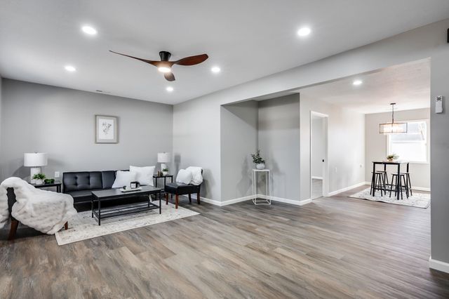 1203 N Logan St, Newton, KS 67114