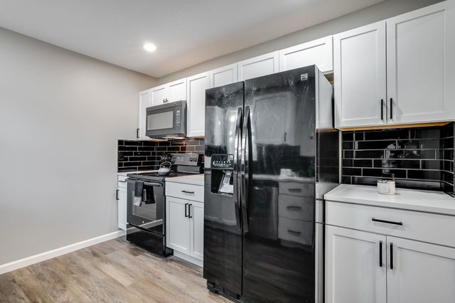 1203 N Logan St, Newton, KS 67114