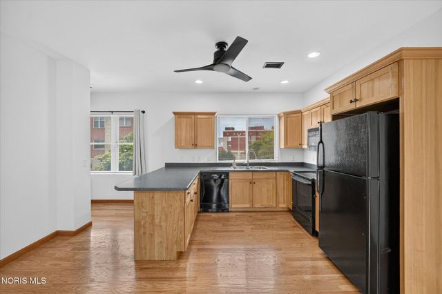 145 S Saint Clair Street, Toledo, OH 43604