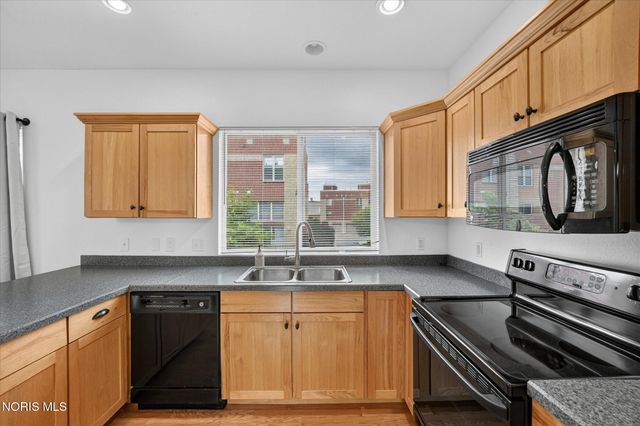145 S Saint Clair Street, Toledo, OH 43604